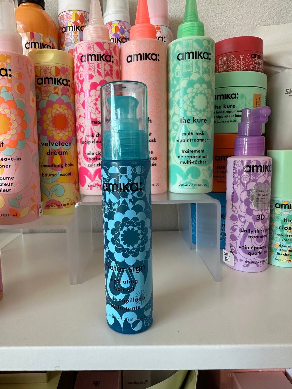 Amika Water Sign